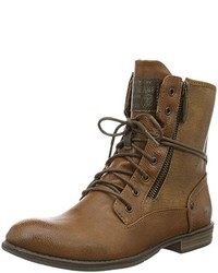 braune Stiefel von Mustang