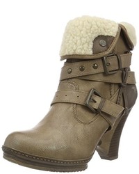 braune Stiefel von Mustang