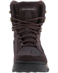 braune Turnschuhe von New Balance