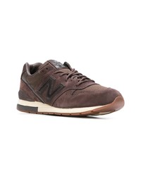 braune Wildleder niedrige Sneakers von New Balance