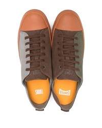 braune Wildleder niedrige Sneakers von Camper