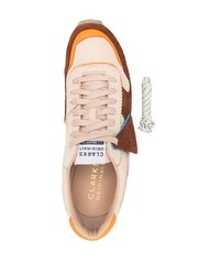 braune Wildleder niedrige Sneakers von Clarks Originals