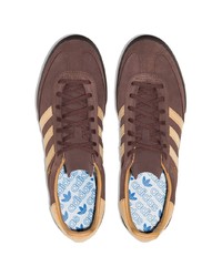 braune Wildleder niedrige Sneakers von adidas