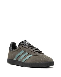 braune Wildleder niedrige Sneakers von adidas