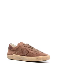 braune Wildleder niedrige Sneakers von Philippe Model Paris