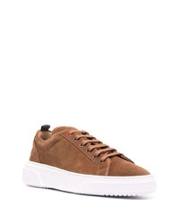 braune Wildleder niedrige Sneakers von Manuel Ritz