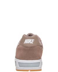 braune Wildleder niedrige Sneakers von Nike Sportswear