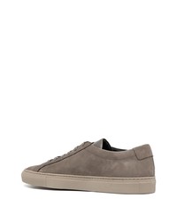 braune Wildleder niedrige Sneakers von Common Projects