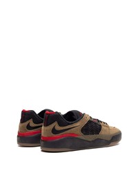 braune Wildleder niedrige Sneakers von Nike