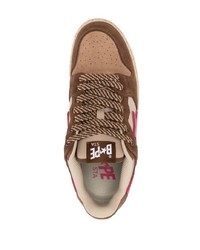 braune Wildleder niedrige Sneakers von A Bathing Ape