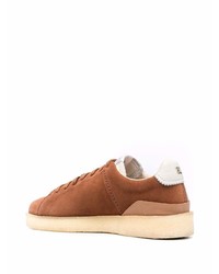 braune Wildleder niedrige Sneakers von Clarks Originals