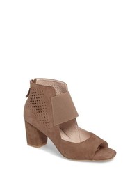 braune Wildleder Pumps mit Ausschnitten