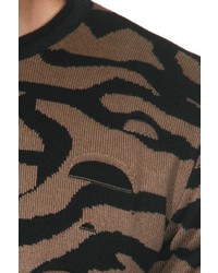 brauner Camouflage Pullover mit einem Rundhalsausschnitt von MADMEXT