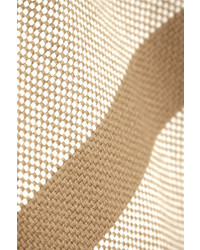 brauner horizontal gestreifter Pullover mit einem Rundhalsausschnitt