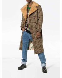 brauner Mantel mit einem Pelzkragen von Gucci