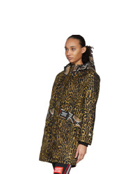 brauner Mantel mit Leopardenmuster von Burberry
