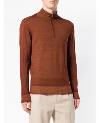 brauner Pullover mit einem Reißverschluss am Kragen von CP Company