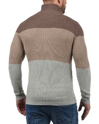 brauner Pullover mit einem Reißverschluss am Kragen von Solid