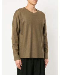 brauner Pullover mit einem Rundhalsausschnitt von Kazuyuki Kumagai