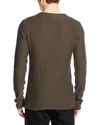 brauner Pullover mit einem Rundhalsausschnitt