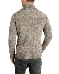 brauner Pullover mit einem Schalkragen von Solid