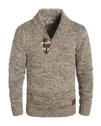 brauner Pullover mit einem Schalkragen von Solid