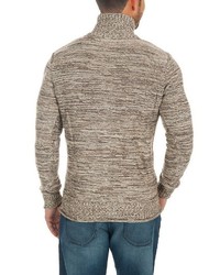 brauner Pullover mit einem zugeknöpften Kragen von Solid