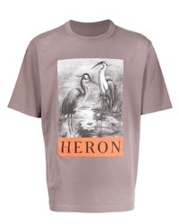 braunes bedrucktes T-Shirt mit einem Rundhalsausschnitt von Heron Preston