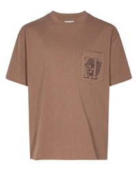 braunes bedrucktes T-Shirt mit einem Rundhalsausschnitt von HONOR THE GIFT