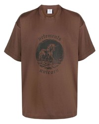 braunes bedrucktes T-Shirt mit einem Rundhalsausschnitt von Vetements