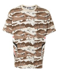 braunes Camouflage T-Shirt mit einem Rundhalsausschnitt von A Bathing Ape