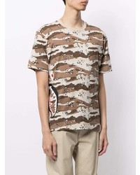 braunes Camouflage T-Shirt mit einem Rundhalsausschnitt von A Bathing Ape