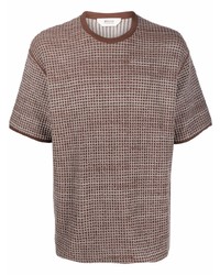 braunes T-Shirt mit einem Rundhalsausschnitt mit geometrischem Muster