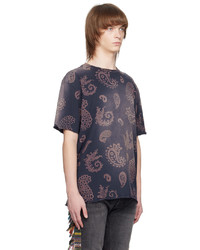 braunes T-Shirt mit einem Rundhalsausschnitt mit Paisley-Muster von Alchemist