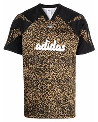 braunes T-Shirt mit einem V-Ausschnitt mit Leopardenmuster von adidas