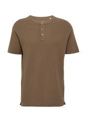 braunes T-shirt mit einer Knopfleiste von s.Oliver