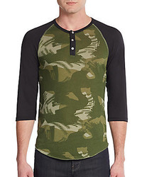 Camouflage T-shirt mit einer Knopfleiste