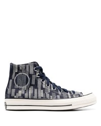 dunkelblaue bedruckte hohe Sneakers von Converse