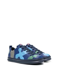 dunkelblaue bedruckte Leder niedrige Sneakers von Camper