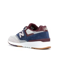 dunkelblaue bedruckte niedrige Sneakers von New Balance