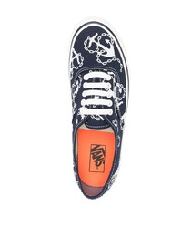 dunkelblaue bedruckte niedrige Sneakers von Vans