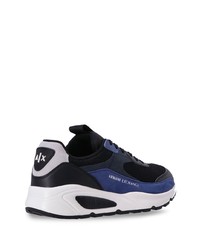 dunkelblaue bedruckte niedrige Sneakers von Armani Exchange