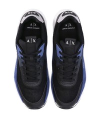 dunkelblaue bedruckte niedrige Sneakers von Armani Exchange