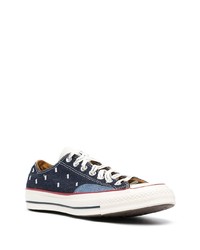 dunkelblaue bedruckte Segeltuch niedrige Sneakers von Converse