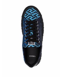 dunkelblaue bedruckte Segeltuch niedrige Sneakers von Versace