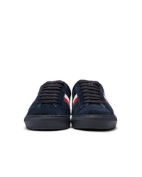 dunkelblaue bedruckte Wildleder niedrige Sneakers von Moncler