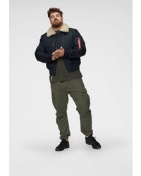 dunkelblaue Bomberjacke von Alpha Industries