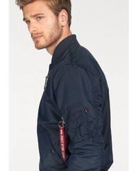 dunkelblaue Bomberjacke von Alpha Industries