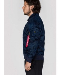 dunkelblaue Bomberjacke von Alpha Industries