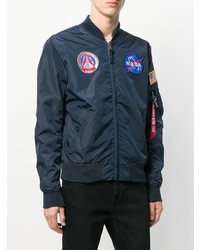 dunkelblaue Bomberjacke von Alpha Industries